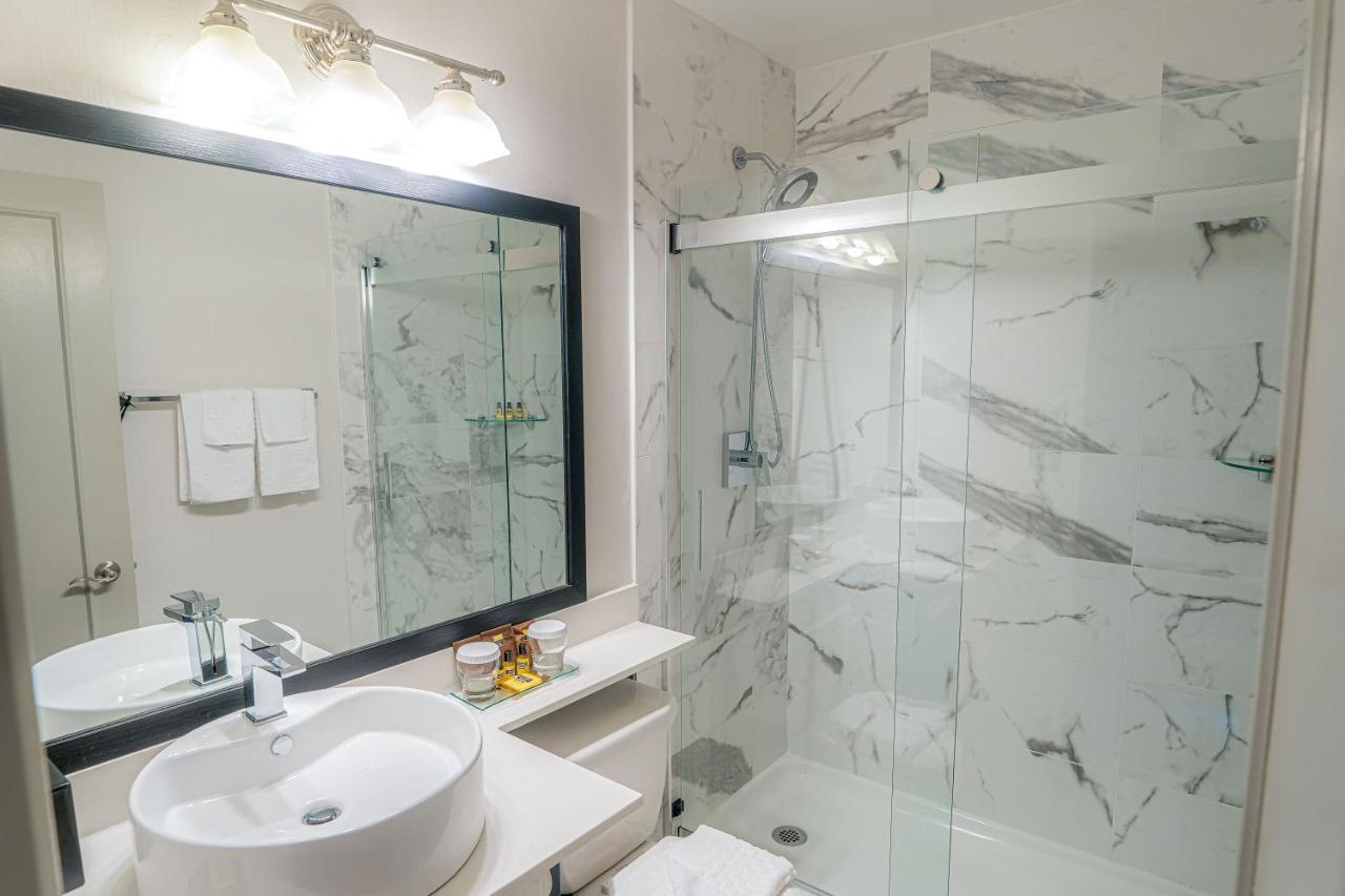 Large Queen Room with Two Queen Beds - Non-Smoking