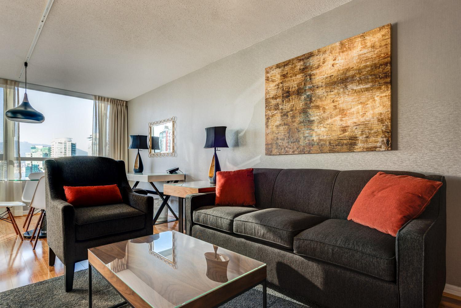 Executive Two-Bedroom Suite 1 King 1 Queen