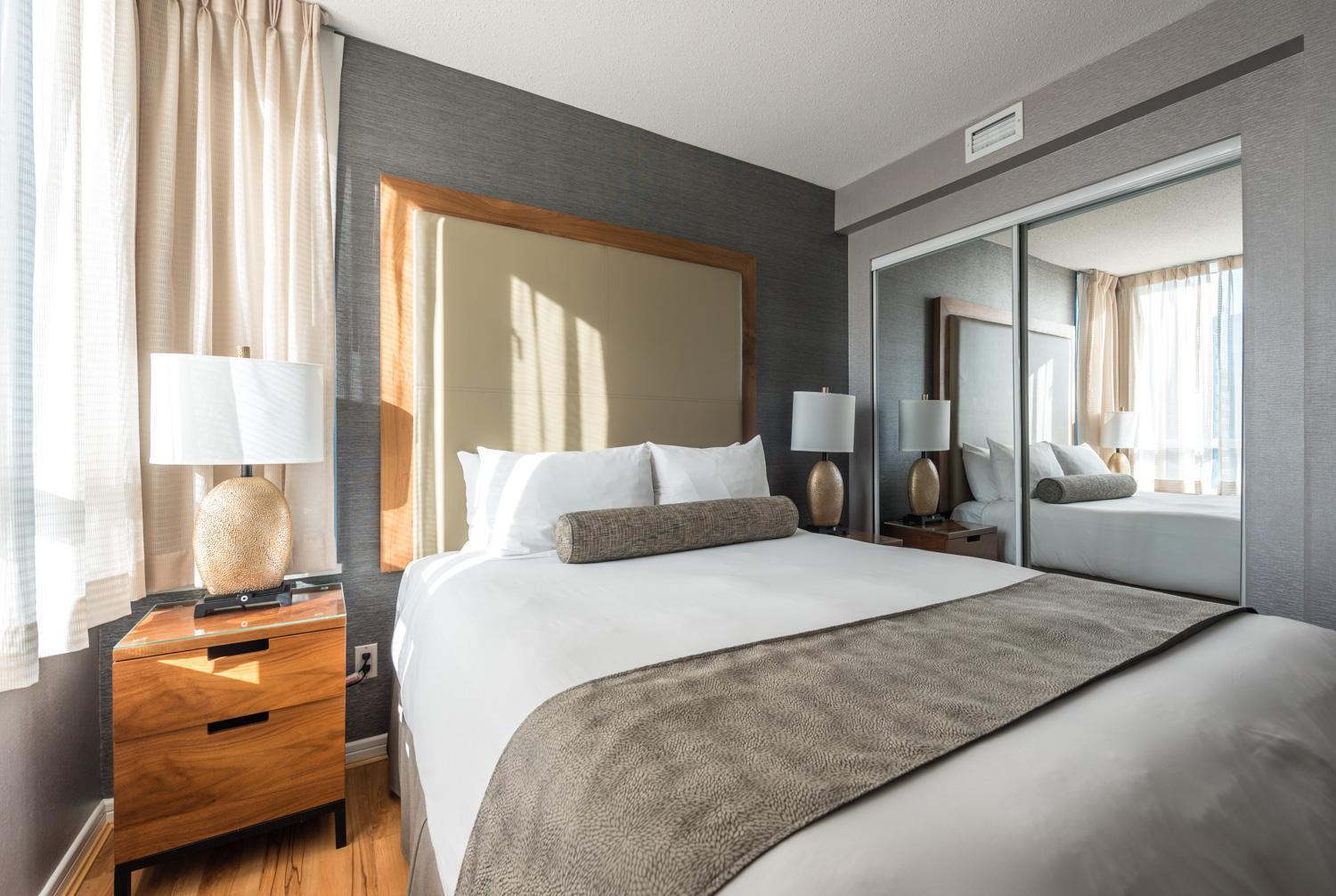 Executive Two-Bedroom Suite 1 King 1 Queen