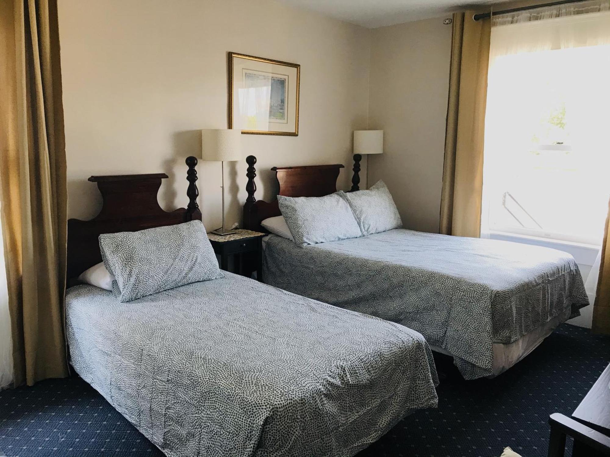 Family Room with Shared Bathroom,1554627988:JPEG