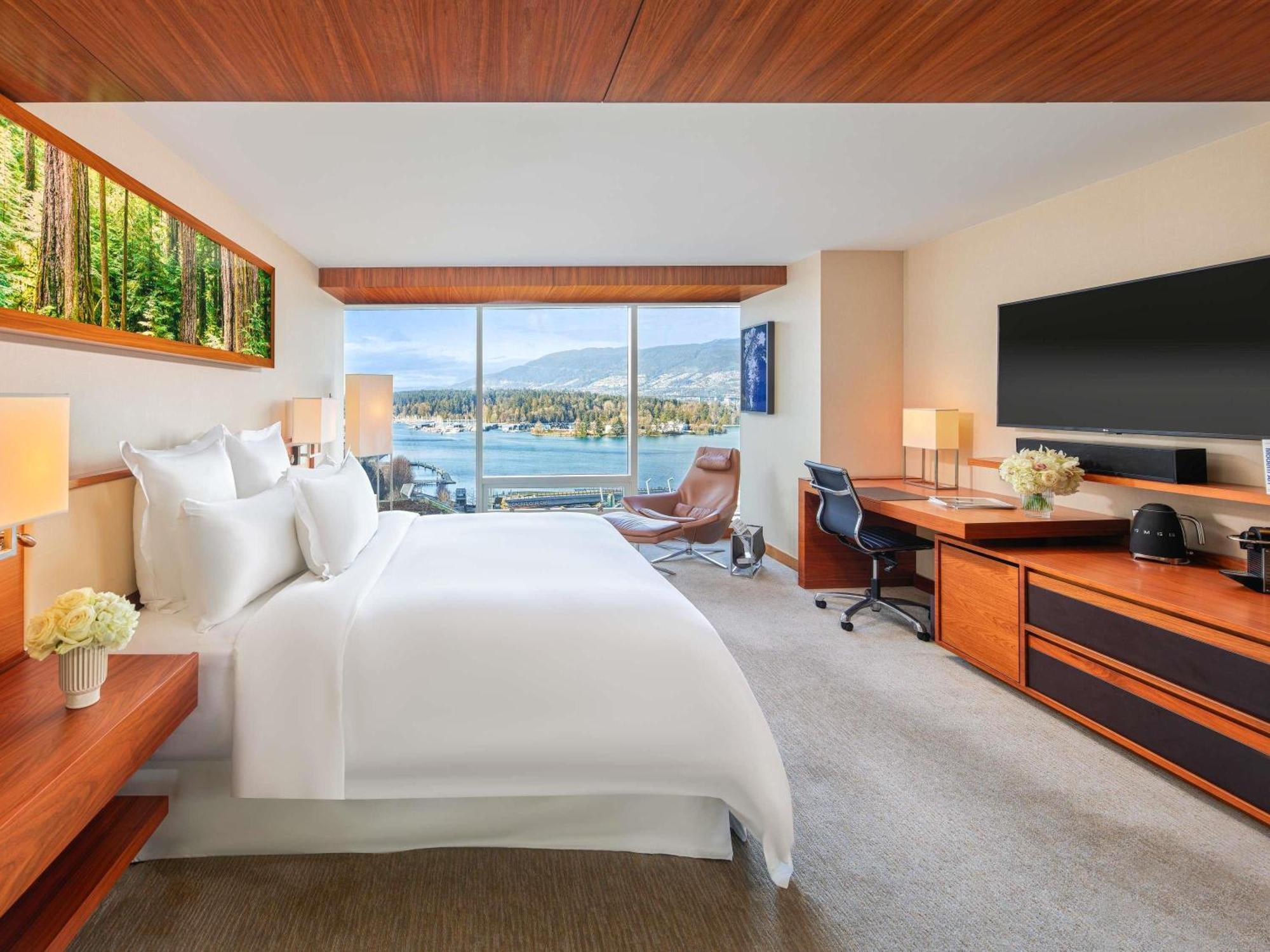 Signature Harbour King Suite with Harbour View