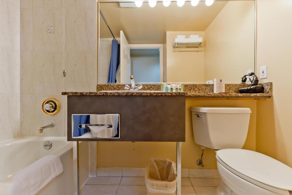 Deluxe Suite Two Double Beds