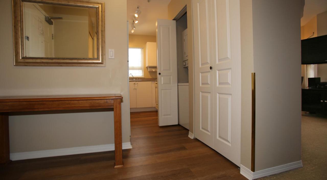 One-Bedroom King Suite