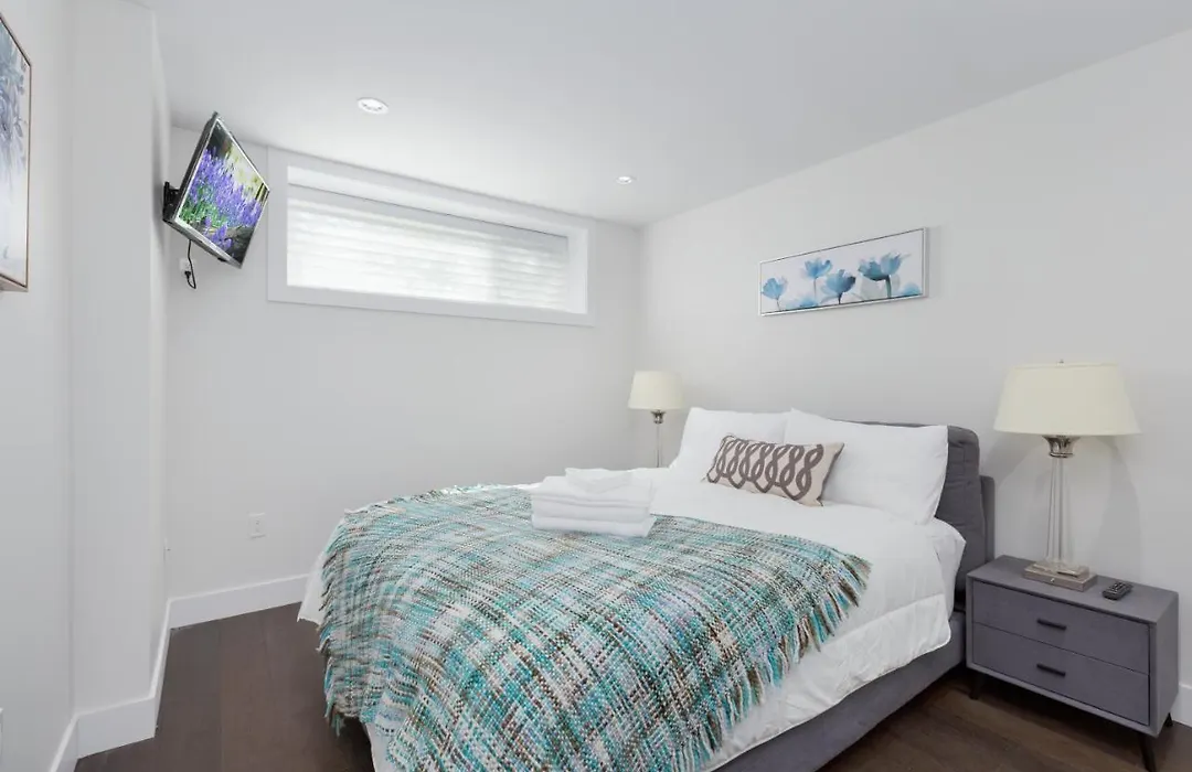 Cozy 3Bdr Suite Near Queen Elizabeth Park-1