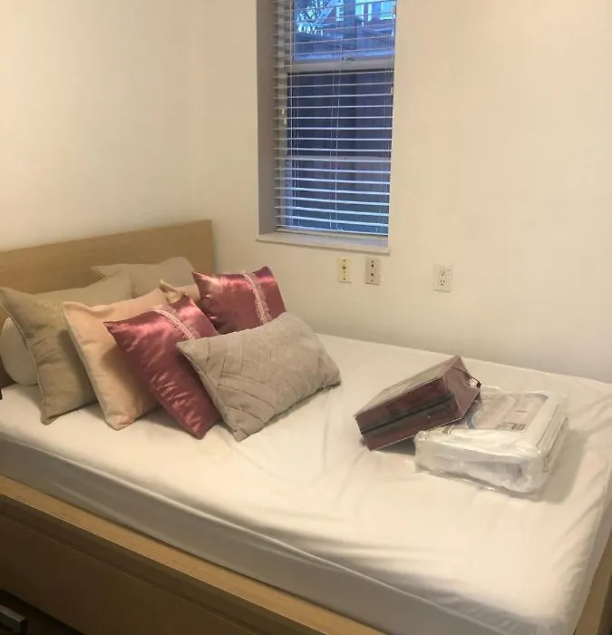 Quiet-Comfy 3 Bedroom House On A Tree Lined Street In Kitsilano-1