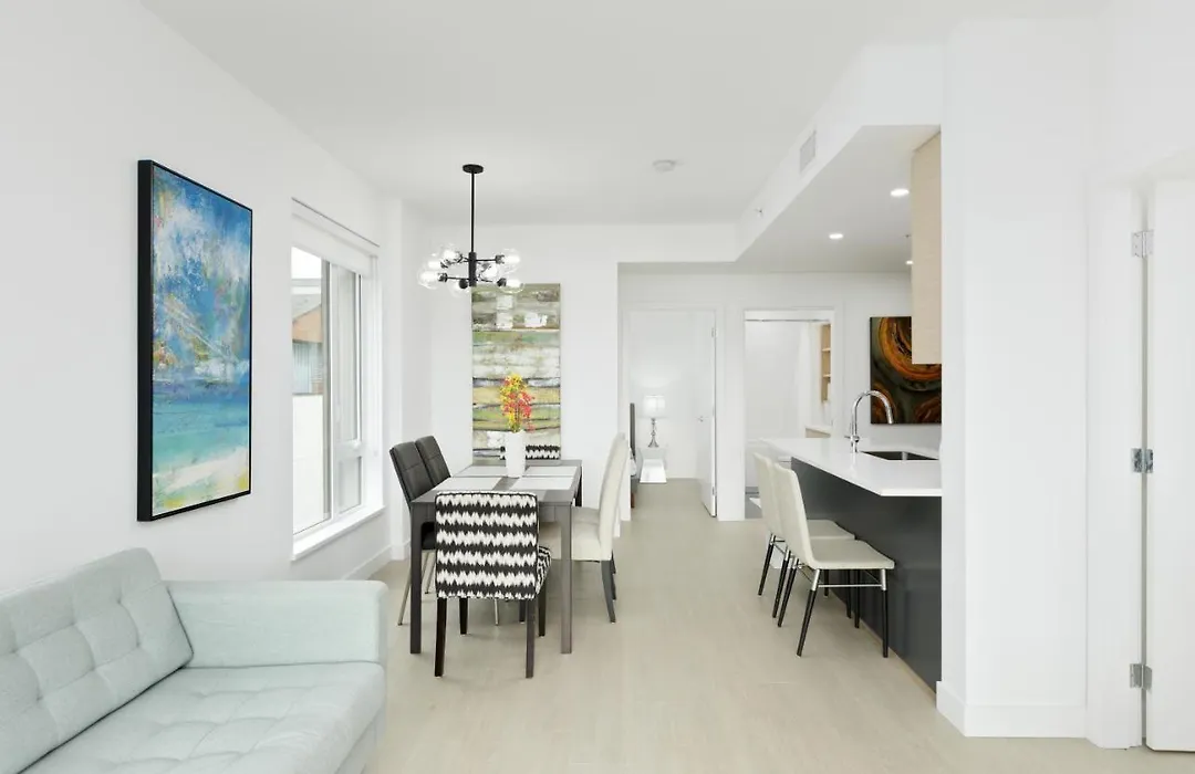 Cozy 2-Bedroom Condo In Vancouver-1