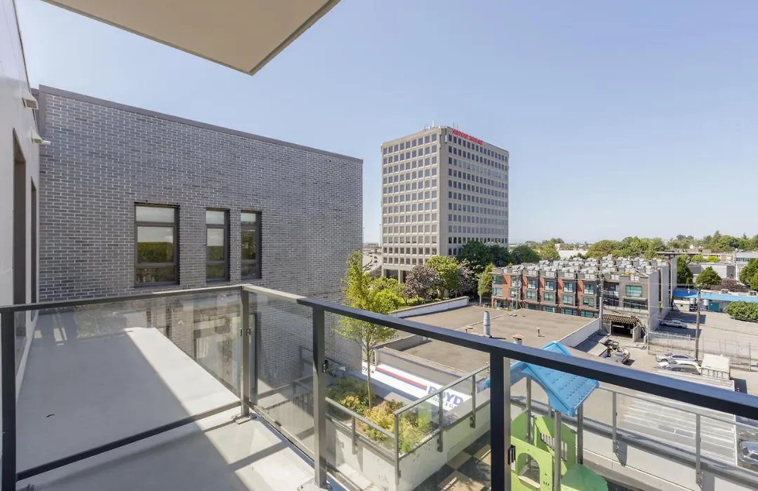 Lovely 2-Bedroom Condo In Vancouver-1