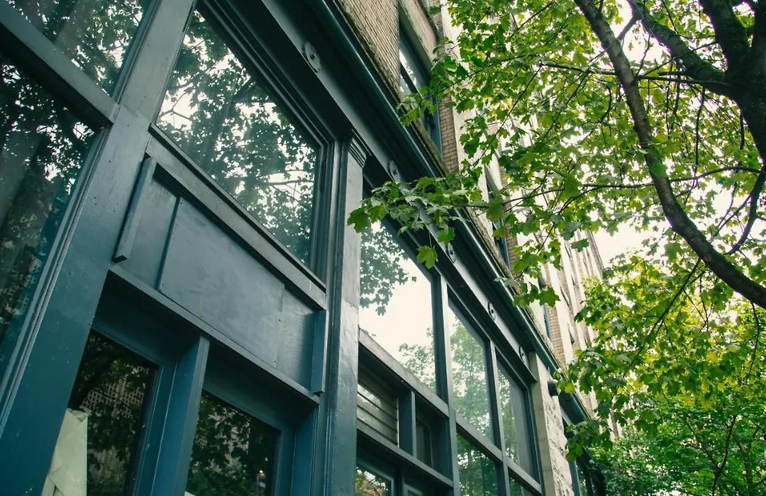 Stylish 1-Bedroom Loft In Gas Town-1