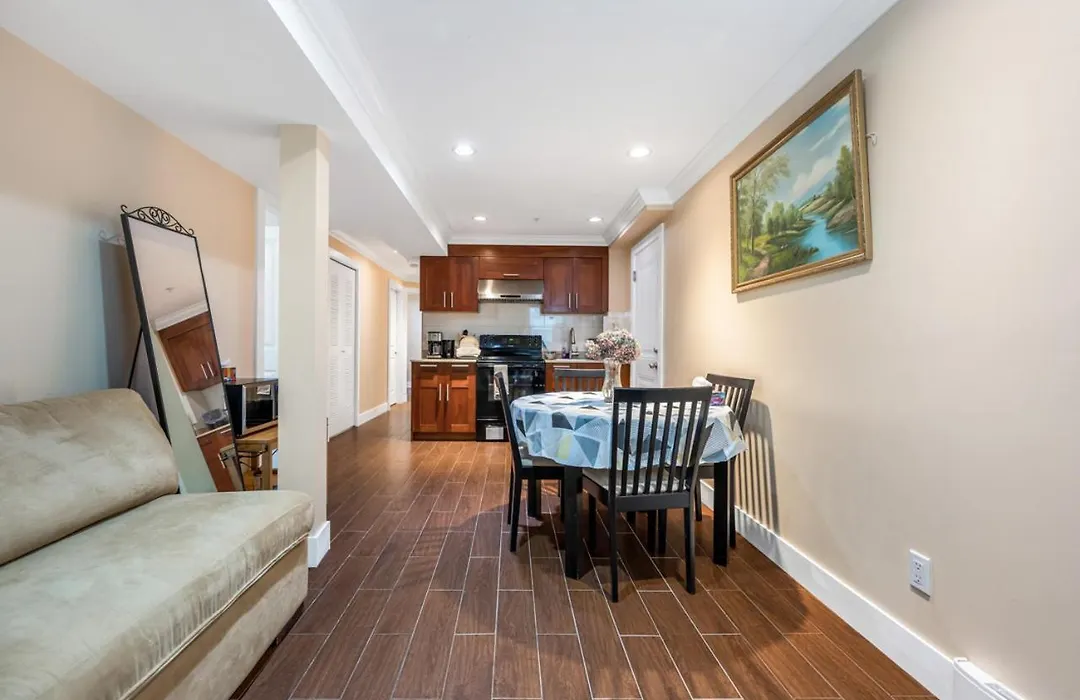Tranquil Unit In Vancouver'S Vibrant Neighborhood-1