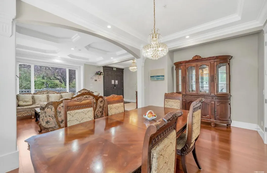 Luxurious Getaway In Vancouver-Private Room With Attached Bathroom-1