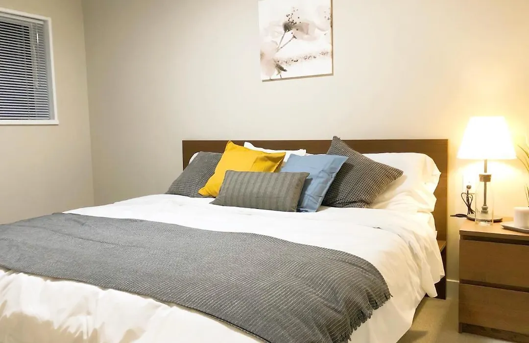 Vancouver West Luxury Suite-1