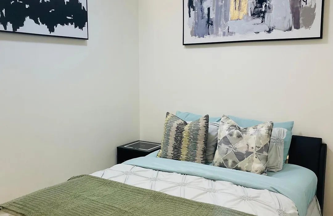Beautiful Apartment Downtown, Mins To Rogers Arena, Stadium, Restaurants, Shops-1