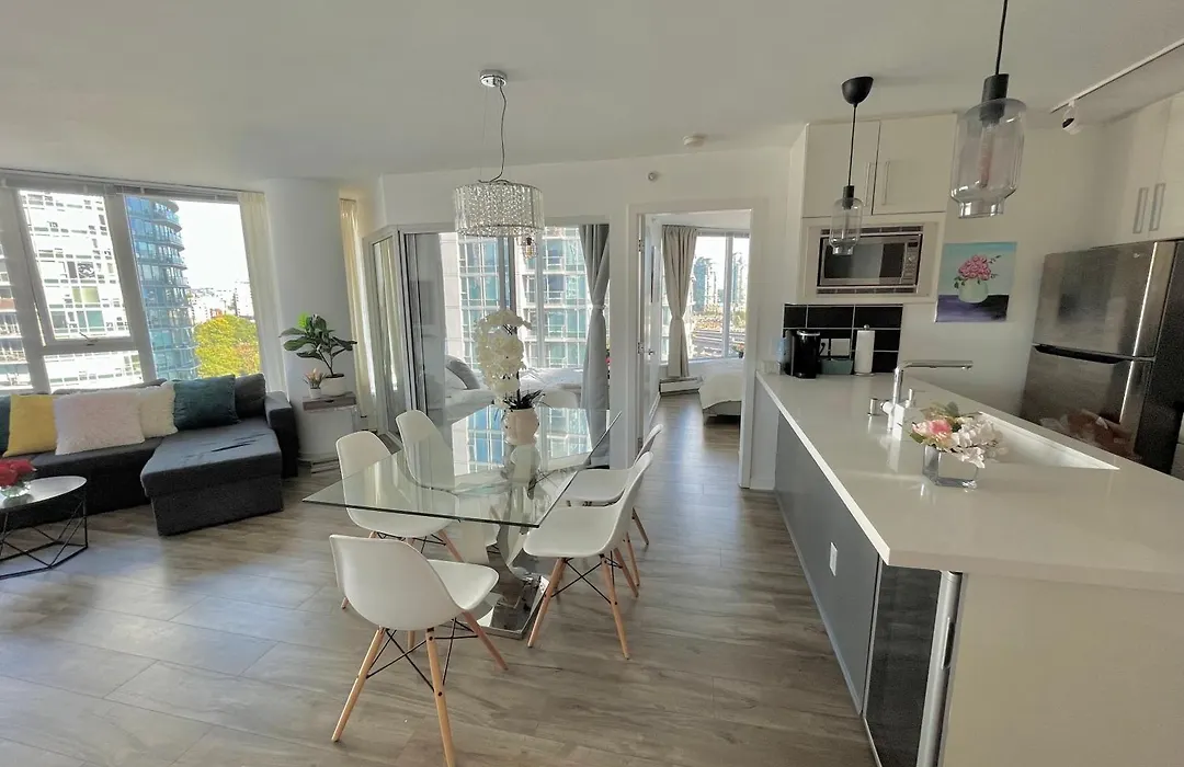 Downtown 4Bd 2Ba View Skytrain 2 Free Parking-1