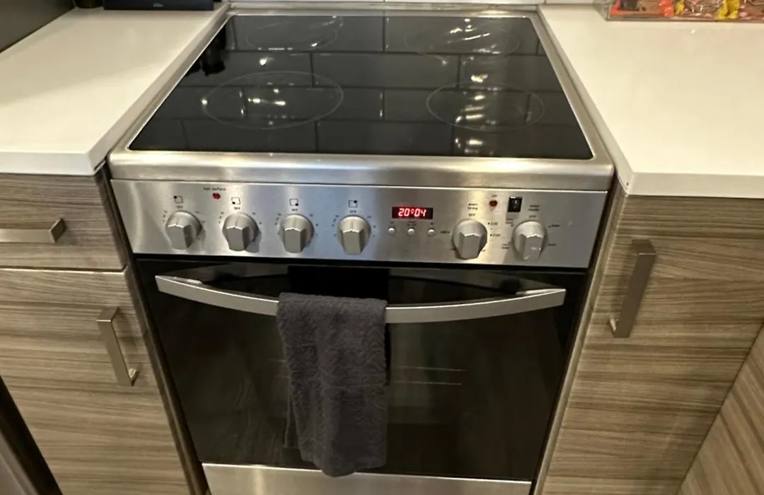 Bright And Cozy Modern Home In Vancouver - Central To Yvr-Downtown - Free Private Parking-1