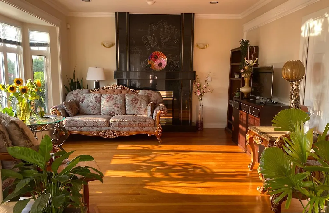 7 Bedrooms In The Heart Of Vancouver-1