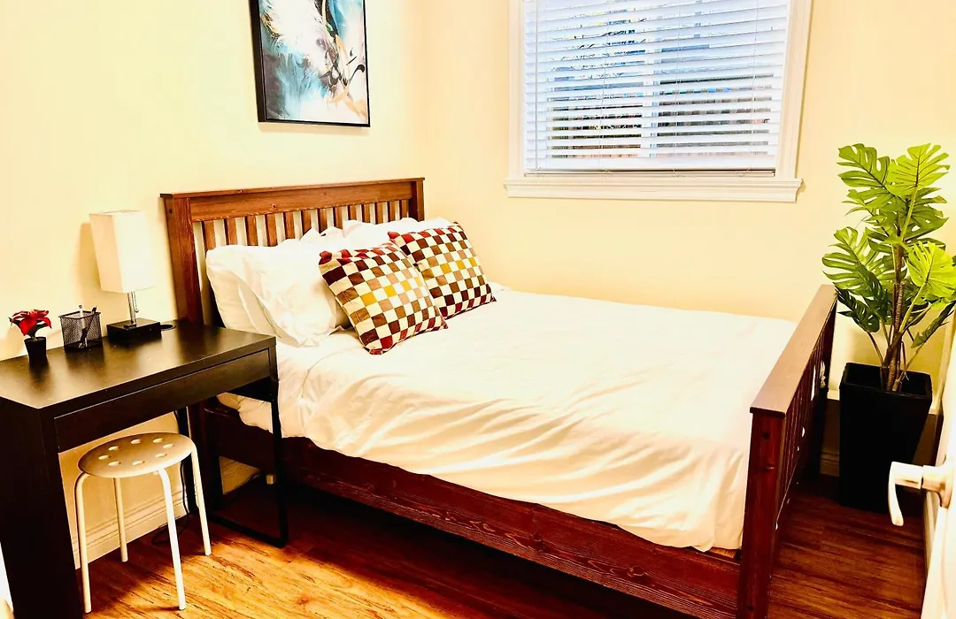 13 Mins To Downtown-Free Parking Near Joyce Skytrain -2 Beds-1