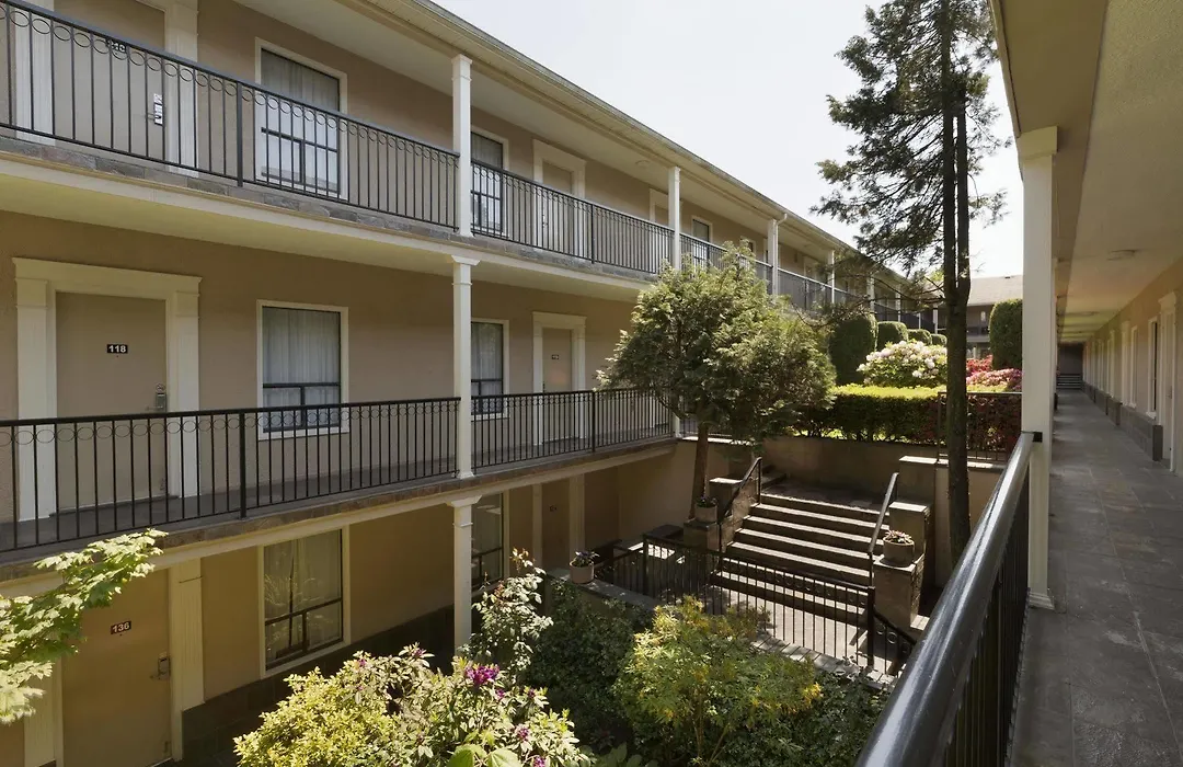 Days Inn By Wyndham Vancouver Metro-1
