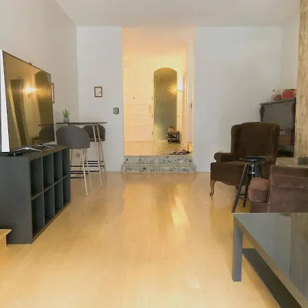 Vancouver West Luxury Suite-3