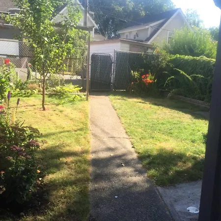 Quiet-Comfy 3 Bedroom House On A Tree Lined Street In Kitsilano-3