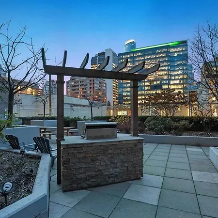 Beautiful Downtown Loft With Full Kitchen-2