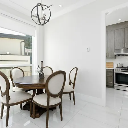 Cheerful 5 Bedroom House In Vancouver-3
