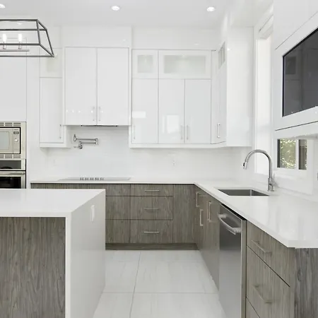 Cheerful 5 Bedroom House In Vancouver-2