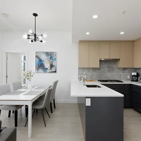 Lovely 2-Bedroom Condo In Vancouver-2
