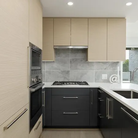 Cozy 2-Bedroom Condo In Vancouver-3