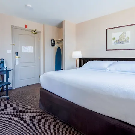 Ramada Limited Downtown Vancouver-3