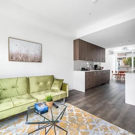 New 3Bd Townhouse Near Qe Park-2