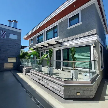 Beautiful Bright 3 Bed Townhouse-3