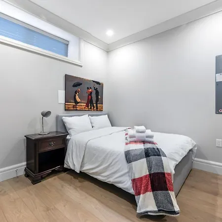 Vancouver Haven: Luxurious 5-Bedroom Retreat-2