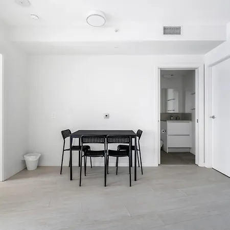 1-Bd Condo In Vancouver: Prime Location+Parking-3