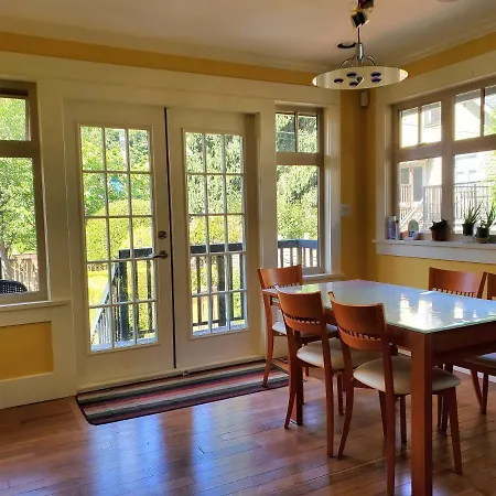 Elegant, Sunny Modern Home With Skylights - Kitsilano, Vancouver-2