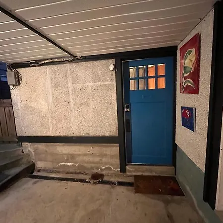 Compact Private Room, Private Bathroom, Laundry & Free Parking In A Lovely Vancouver Neighborhood-3