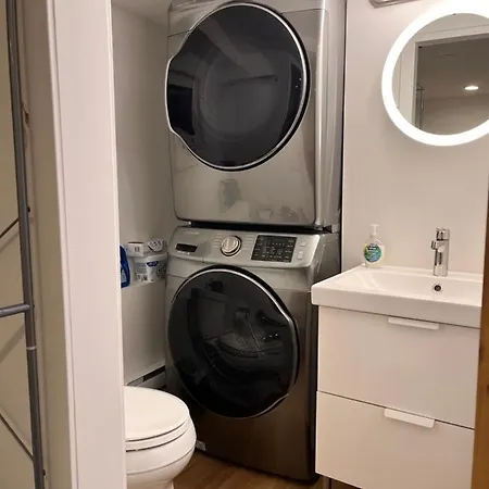 Compact Private Room, Private Bathroom, Laundry & Free Parking In A Lovely Vancouver Neighborhood-2