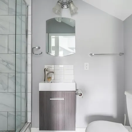 Stylish Dual Bedroom Suite In Van West-2
