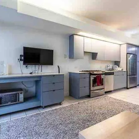 Beautiful Apartment Downtown, Mins To Rogers Arena, Stadium, Restaurants, Shops-2