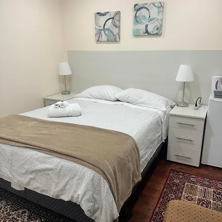 Comfortable Guest Home Near Downtown Vancouver & Sights & Stores-2