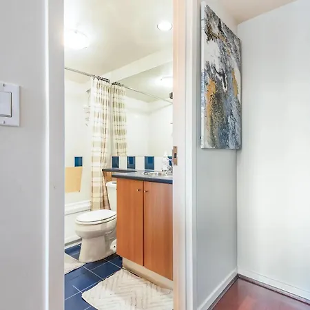 Loft In Downtown Vancouver With Free Parking-2