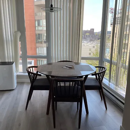 1Bd+Den Condo, With Free Parking In Downtown!-3