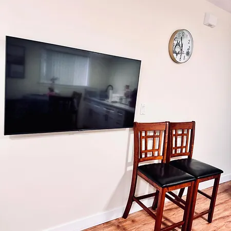 13 Mins To Downtown-Free Parking Near Joyce Skytrain -2 Beds-3