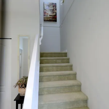 Marpole Guest House-2