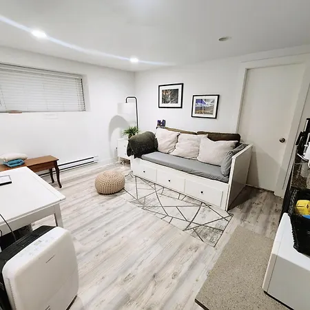 Small Private Studio At Kitsilano Beach-3