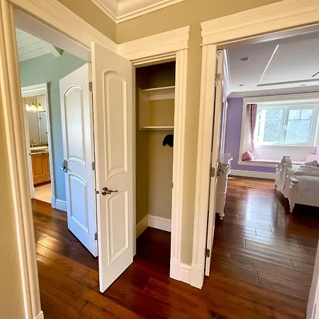 Spacious Cozy House In Vancouver West-3