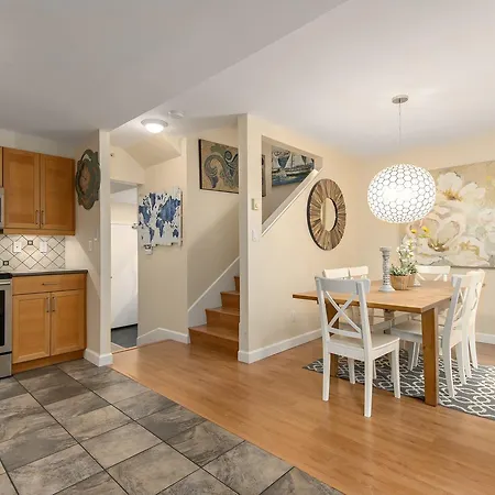 3Br/3Ba Downtown Luxury Townhouse-3