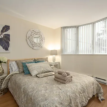 3Br/3Ba Downtown Luxury Townhouse-2