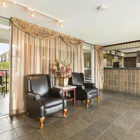 Days Inn By Wyndham Vancouver Metro-3