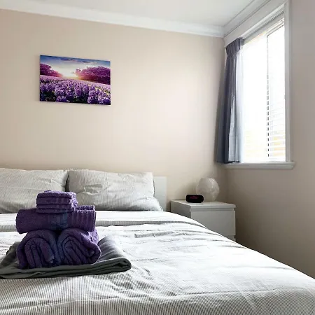 Skytrain Suite: Central Comfort Near Metro & Downtown-2