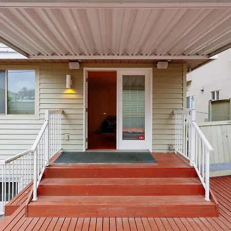 Convenient To Attractions & Close To Airport-2